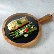 İROKO SERVIS TAHTASI VE PORSELEN PLAKA. ÖLÇÜ (Ø) 30,8CM.