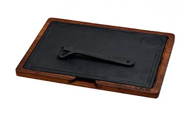 AHŞAP SERVİS TAHTASI, HOT PLATE DÖKÜM DEMİR PLAKALI. ÖLÇÜ 22X33CM. IROKO